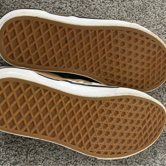 Vans - Picture 2 of 4